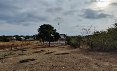 EN VENTA AMPLIO TERRENO DE 1653 M2 EN SAN CLEMENTE-MANABI