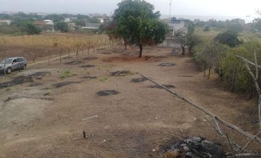 EN VENTA AMPLIO TERRENO DE 1653 M2 EN SAN CLEMENTE-MANABI