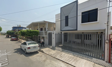 Excelente Oportunidad de Inversión !!! Aprovecha y adquiere esta hermosa y amplia Casa en una de las mejores zonas de la Col. Tolteca, Tampico, Tamaul