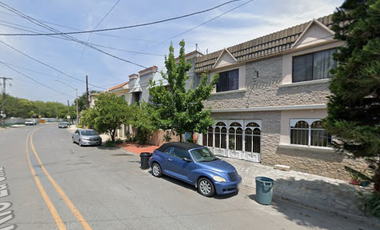 Excelente Oportunidad de Inversión !!! Aprovecha y adquiere esta hermosa y amplia Casa en una de las mejores zonas de la Col. La Herradura, Guadalupe,