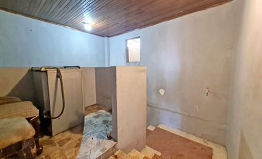 Venta de Propiedad Esquinera uso Residencial y Comercial con 4 Locales, 1 Dpto. - Av Domingo Comín, Guasmo central, Sur Guayaquil