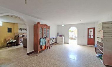 Venta de Propiedad Esquinera uso Residencial y Comercial con 4 Locales, 1 Dpto. - Av Domingo Comín, Guasmo central, Sur Guayaquil