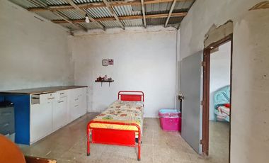 Venta de Propiedad Esquinera uso Residencial y Comercial con 4 Locales, 1 Dpto. - Av Domingo Comín, Guasmo central, Sur Guayaquil