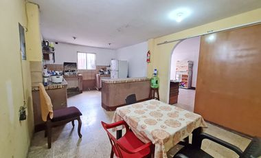 Venta de Propiedad Esquinera uso Residencial y Comercial con 4 Locales, 1 Dpto. - Av Domingo Comín, Guasmo central, Sur Guayaquil