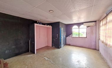 Venta de Propiedad Esquinera uso Residencial y Comercial con 4 Locales, 1 Dpto. - Av Domingo Comín, Guasmo central, Sur Guayaquil