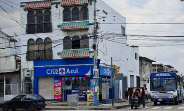 Venta de Propiedad Esquinera uso Residencial y Comercial con 4 Locales, 1 Dpto. - Av Domingo Comín, Guasmo central, Sur Guayaquil