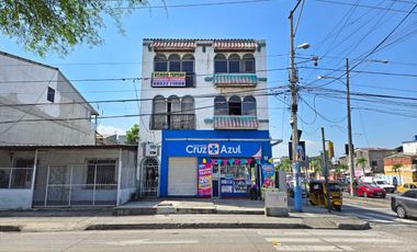 Venta de Propiedad Esquinera uso Residencial y Comercial con 4 Locales, 1 Dpto. - Av Domingo Comín, Guasmo central, Sur Guayaquil