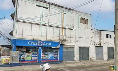 Venta de Propiedad Esquinera uso Residencial y Comercial con 4 Locales, 1 Dpto. - Av Domingo Comín, Guasmo central, Sur Guayaquil