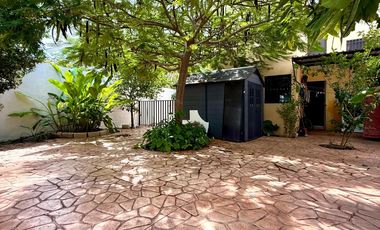 Casa en Esquina en Gran Santa Fe con Terreno Excedente