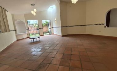 Renta de inmueble para oficina o casa con excelente ubicación