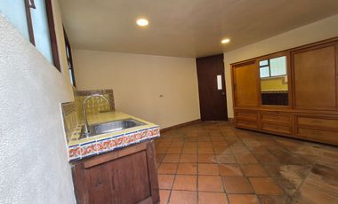 Renta de inmueble para oficina o casa con excelente ubicación