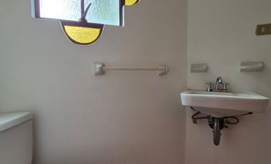 Renta de inmueble para oficina o casa con excelente ubicación