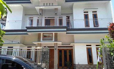 dijual Rumah dengan tanah luas posisi Hook di Batujajar regency