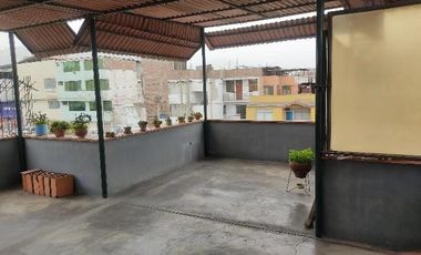 ✨ ¡OPORTUNIDAD! VENTA DE CASA EN ZONA COMERCIAL – SAN JUAN DE MIRAFLORES 🏡