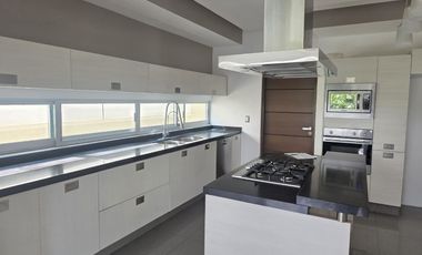 CASA EN VENTA EN EL CLUB DE GOLF ALTOZANO MORELIA