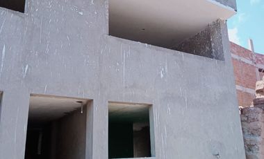 Oportunidad Única: VENTA CASA de 2 Pisos y con azotea techada en Huayllabamba-Urubamba 2 Cuadras de la Plaza de Armas 🏡