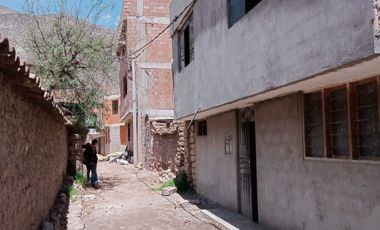 Oportunidad Única: VENTA CASA de 2 Pisos y con azotea techada en Huayllabamba-Urubamba 2 Cuadras de la Plaza de Armas 🏡