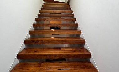 Lujo y Confort: Casa de 3 niveles en venta - Desierto de los Leones