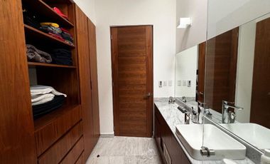 Lujo y Confort: Casa de 3 niveles en venta - Desierto de los Leones