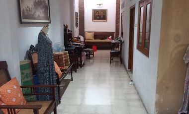 Rumah 5 kamar Siap huni dijual Banting Harga di Tengah kota Serengan Solo