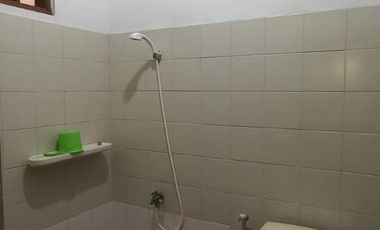 Rumah 5 kamar Siap huni dijual Banting Harga di Tengah kota Serengan Solo