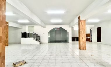 Disewakan Gedung ex sekolah Di mampang prapatan Jakarta Selatan