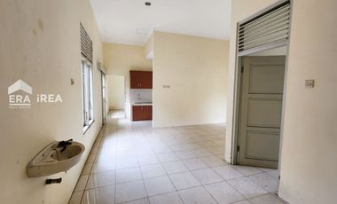 RUMAH DIJUAL DI SOLO TENGAH KOTA DEKAT HOTEL KUSUMA