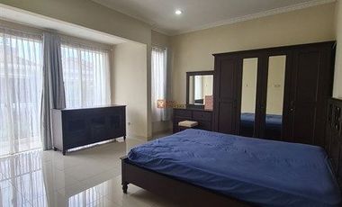 Hunian Nyaman, Fasilitas Lengkap – Jangan Lewatkan , Disewakan Rumah 2,5 lantai di puri mansion aman dan strategis