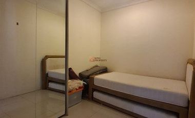 Hunian Nyaman, Fasilitas Lengkap – Jangan Lewatkan , Disewakan Rumah 2,5 lantai di puri mansion aman dan strategis