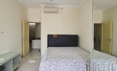 Hunian Nyaman, Fasilitas Lengkap – Jangan Lewatkan , Disewakan Rumah 2,5 lantai di puri mansion aman dan strategis