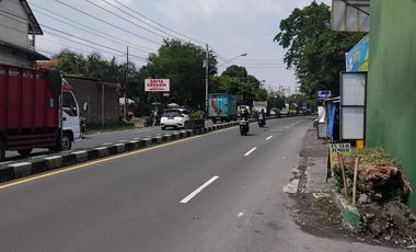 Jual Ruko Strategis pas Jalan Raya Ahmad Yani Kerten Solo ( Lokasi Sangat Cocok untuk Cafe/ Jasa expedisi)