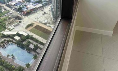 Awesome Seaview 2BR in Mandani Bay for sale or rent.
