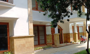 FOR RENT Rumah Mewah di Selong Kebayoran Baru
