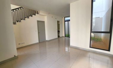 Rumah 2lt luas 6x14 84m 2KT Cluster Sentarum Asya JGC Jakarta Garden City