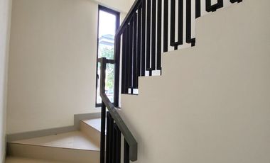 Rumah 2lt luas 6x14 84m 2KT Cluster Sentarum Asya JGC Jakarta Garden City