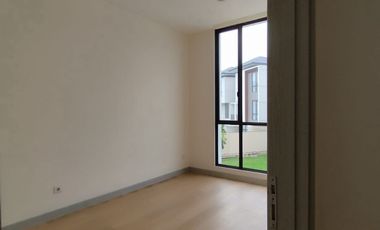 Rumah 2lt luas 6x14 84m 2KT Cluster Sentarum Asya JGC Jakarta Garden City