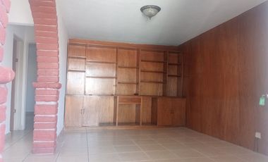 Renta de casa en Ampliación Guaycura, cerca a Macro Plaza, Fácil acceso a Blvd. Insurgentes y vía rápida. De todo en la zona.