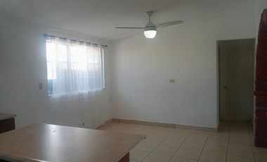 Renta de casa en Ampliación Guaycura, cerca a Macro Plaza, Fácil acceso a Blvd. Insurgentes y vía rápida. De todo en la zona.