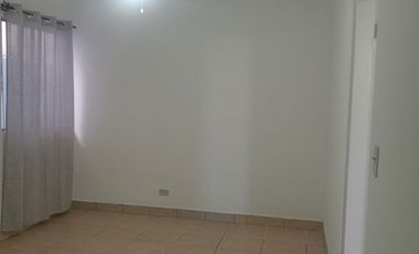 Renta de casa en Ampliación Guaycura, cerca a Macro Plaza, Fácil acceso a Blvd. Insurgentes y vía rápida. De todo en la zona.