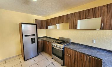 En RENTA Casa Amueblada con Alberca en Puente Moreno