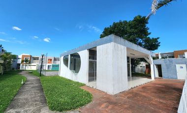 En RENTA Casa Amueblada con Alberca en Puente Moreno