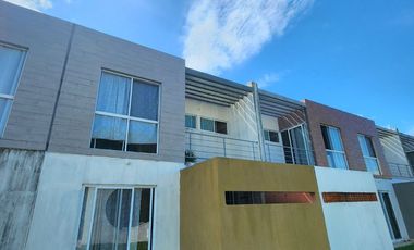 En RENTA Casa Amueblada con Alberca en Puente Moreno