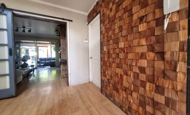 Espectacular Casa con Piscina en Condominio Cerrado; Casas Parque La Viña, comuna de Peñalolén.