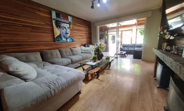 Espectacular Casa con Piscina en Condominio Cerrado; Casas Parque La Viña, comuna de Peñalolén.