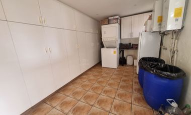 Espectacular Casa con Piscina en Condominio Cerrado; Casas Parque La Viña, comuna de Peñalolén.