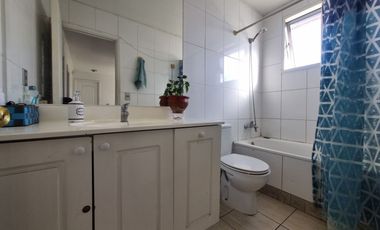 Espectacular Casa con Piscina en Condominio Cerrado; Casas Parque La Viña, comuna de Peñalolén.