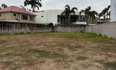 TERRENO  BIFAMILIAR DE VENTA EN ESTANCIAS DEL RÍO
KM 9.5 VÍA SAMBORONDÓN