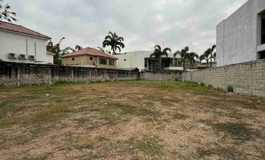 TERRENO  BIFAMILIAR DE VENTA EN ESTANCIAS DEL RÍO
KM 9.5 VÍA SAMBORONDÓN