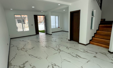 🏡 Casa moderna en venta – Sector Racar, Cuenca