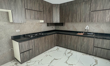 🏡 Casa moderna en venta – Sector Racar, Cuenca